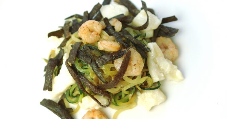 espagueti de calabacín (zoodles) con algas