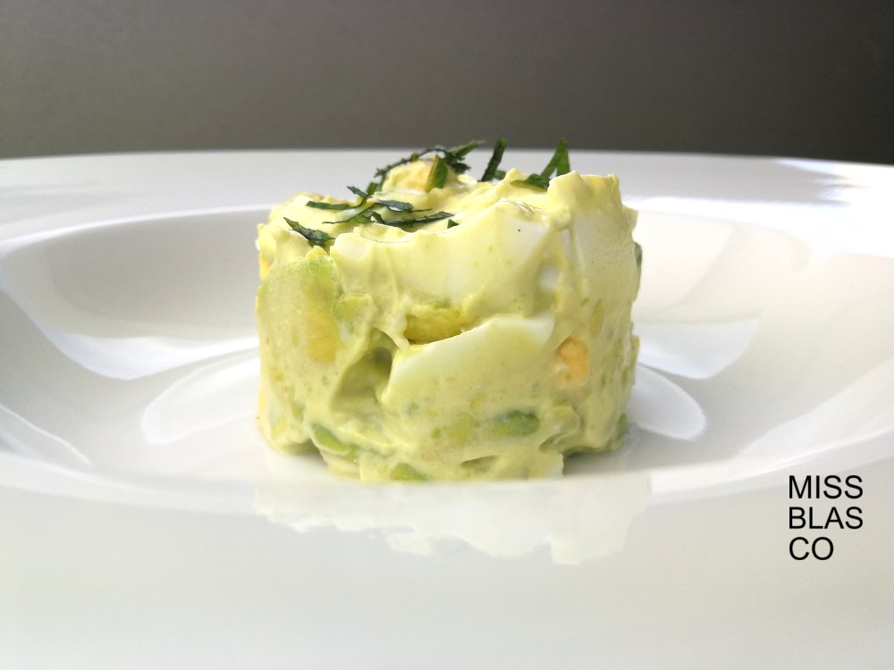 ensalada de huevo y aguacate