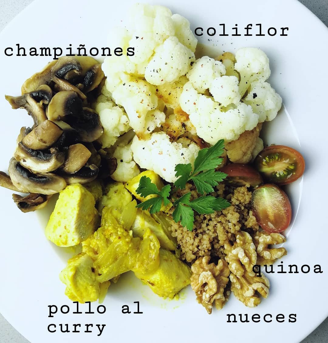 plato sano de pollo al curry con quinoa