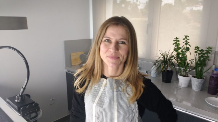 Miss Blasco en la cocina