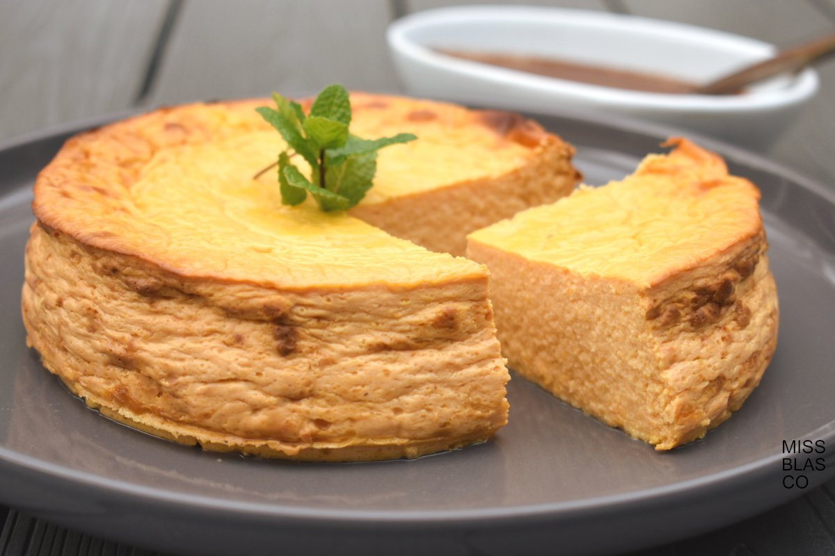 cheesecake de calabaza en plato gris