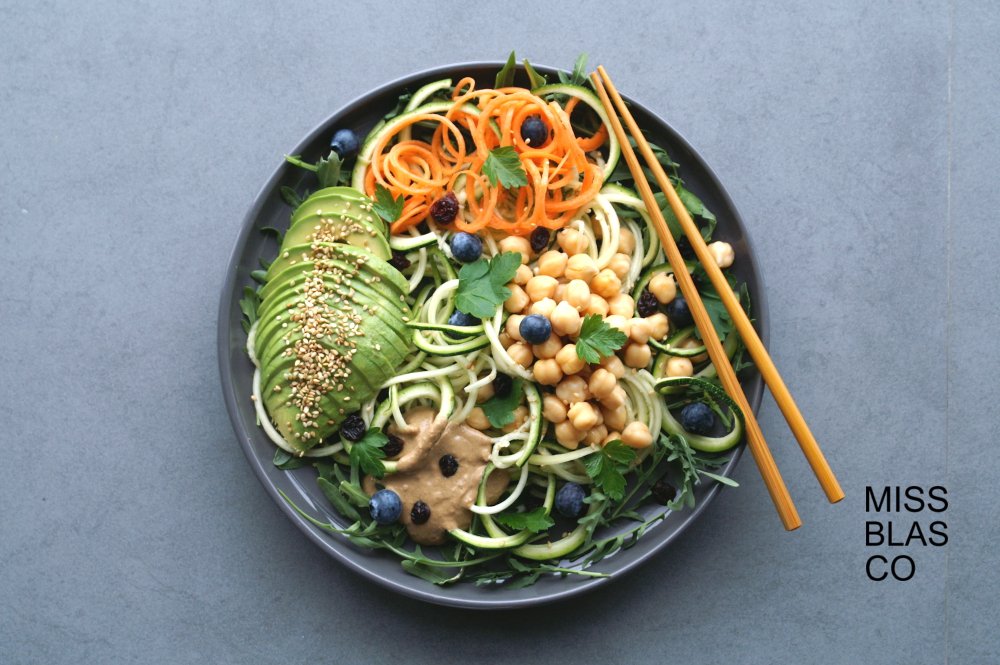 zoodles con garbanzos