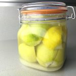 limones fermentados con salmuera